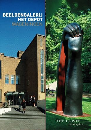 Beeldengalerij Het Depot met beelden in museale omgeving